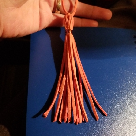 Coral colored faux leather tassel - Picture 2 of 5